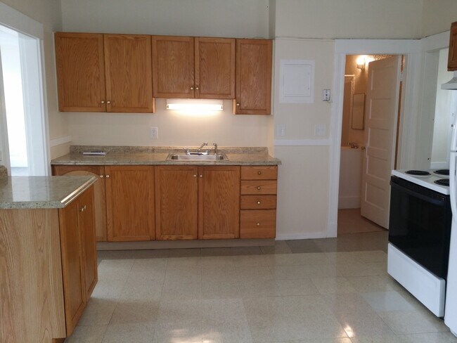 Kitchen - 70 Palmer St