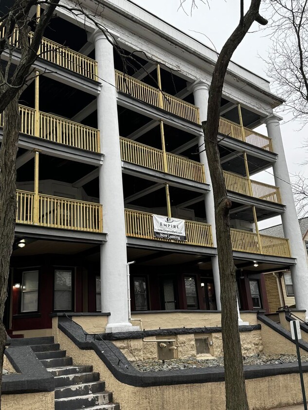 Foto principal - Renovated 3 bed, 1 bath available in Scranton