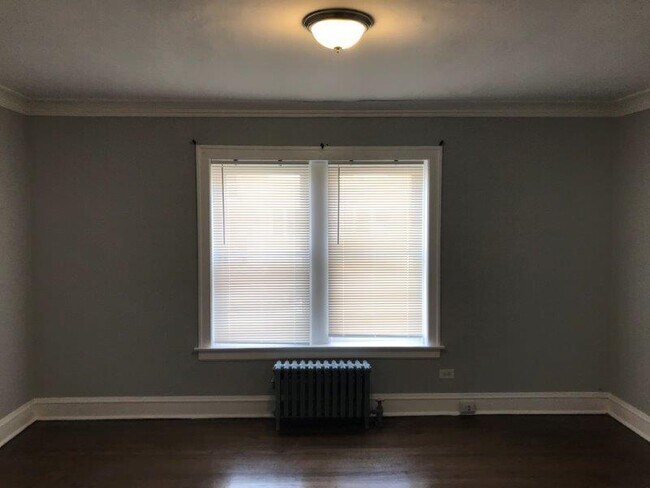 Foto del edificio - 2508 N LeClaire Ave