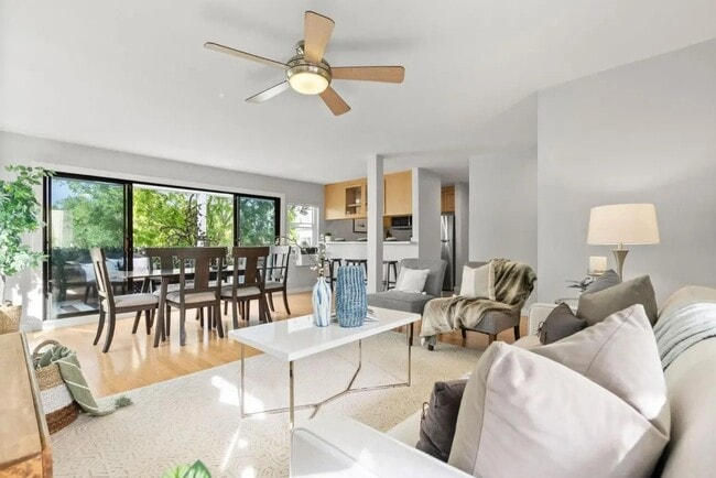 Foto del edificio - 1919 Alameda de las Pulgas