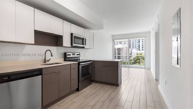 Foto del edificio - 321 NE 26th St