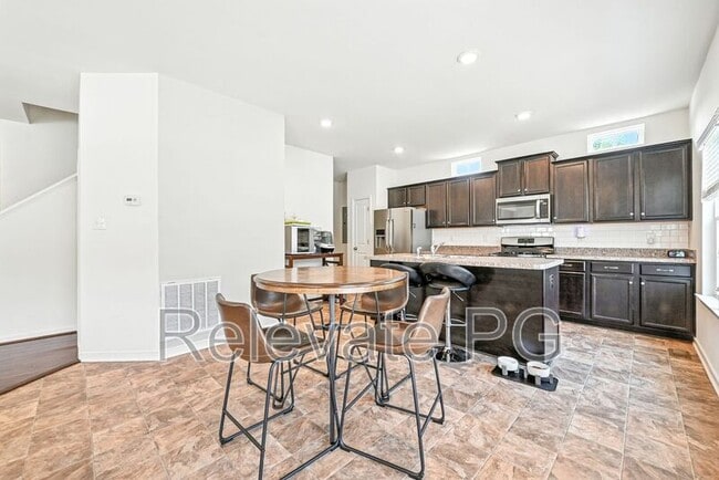Building Photo - 11200 Blunts Bluff Ct