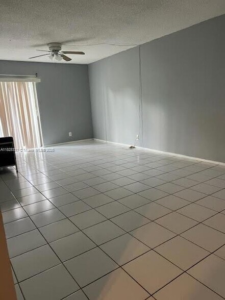 Foto del edificio - 405 S Pine Island Rd