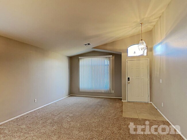 Foto del edificio - 41265 W Walker Wy