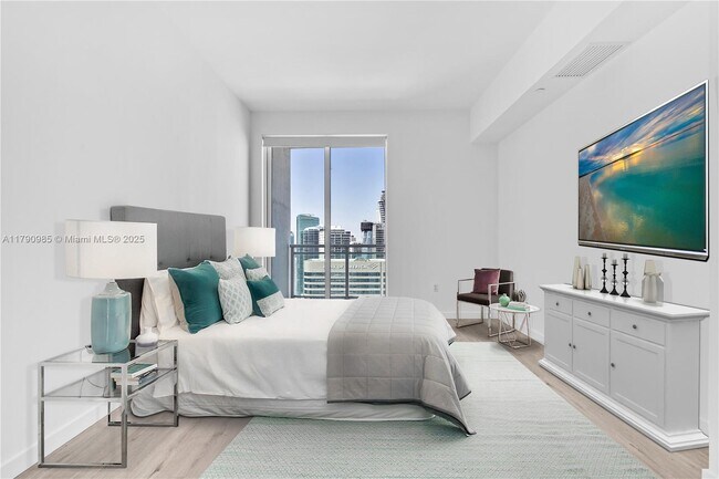 Building Photo - 950 Brickell Bay Dr