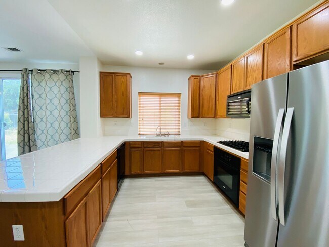 Foto del edificio - $2,295 Cornelia & McKinley, 3 Bedroom 2 Ba...