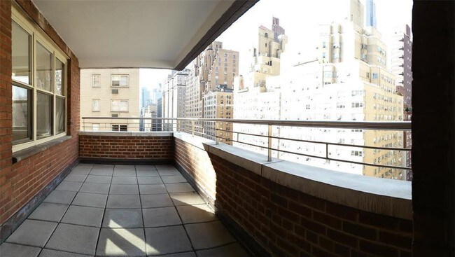 Building Photo - 41 Park Ave