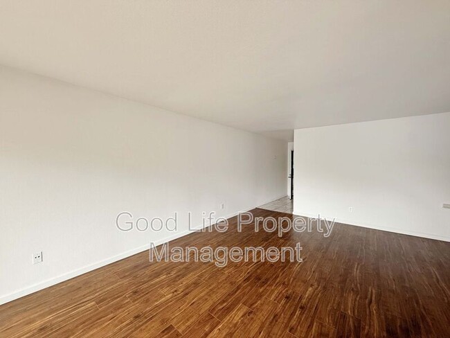 Building Photo - 4287 Fifth Ave