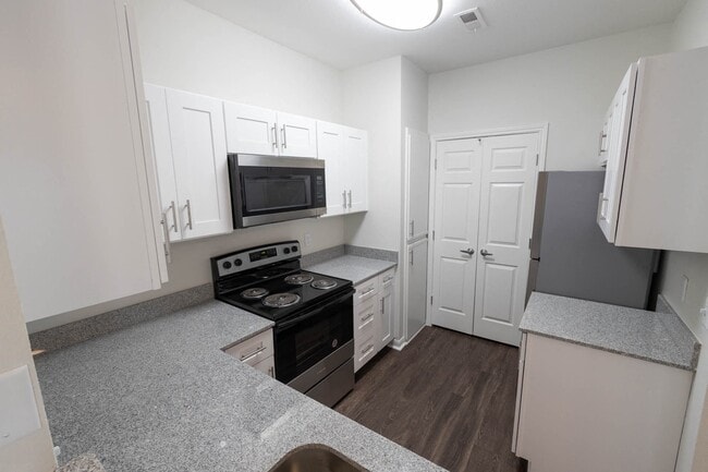 Building Photo - Center Point