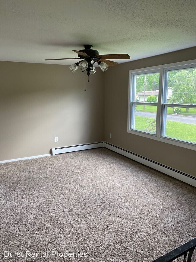 Building Photo - 3 br, 1 bath House - 124 Lakeview Rd