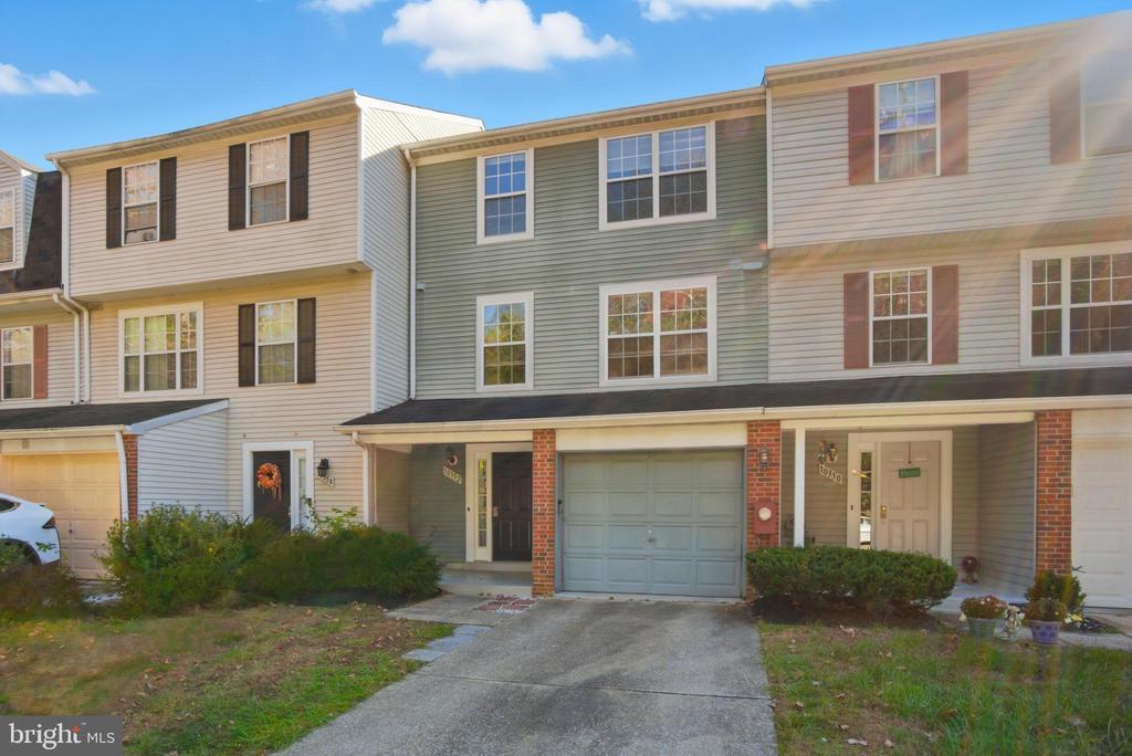 Foto principal - 10352 College Square