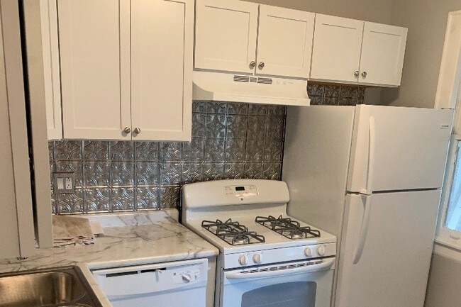 Kitchen - 4537 N Marmora Ave Apartments