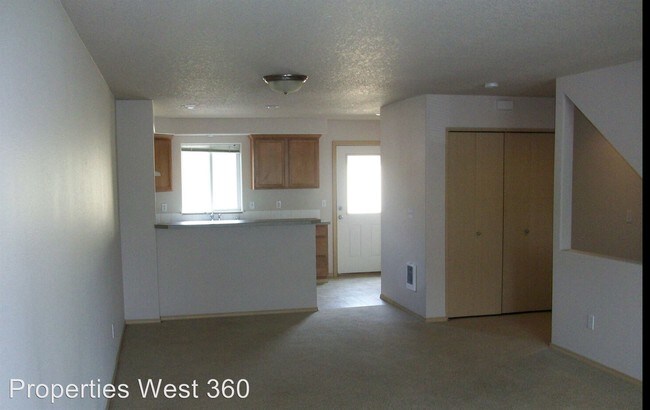 Building Photo - 4576 NE Nicholson Loop