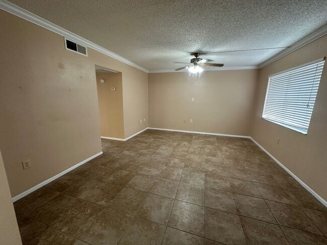 Foto del edificio - 2br - 1000ft2 - Affordable UPTOWN AREA 2 Full Suite UNIT ! WHY PAY MORE?