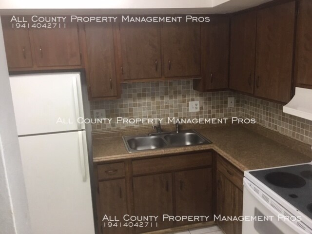 Building Photo - 4150 Bee Ridge Rd
