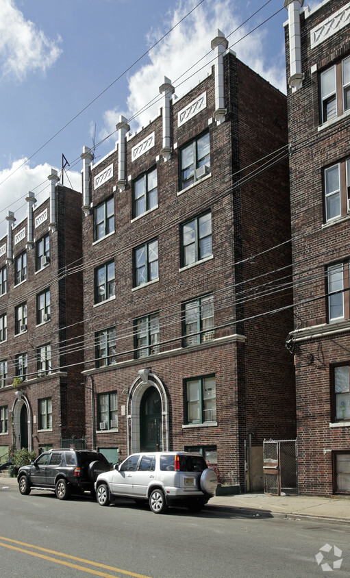 Primary Photo - 487 Garfield Ave