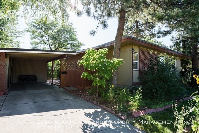 Building Photo - Spacious 3+2 Home with a Beautiful Backyard!