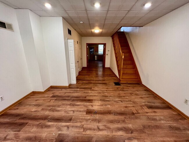 Foto del edificio - Stunning 4-Bedroom Townhouse in East Passy...