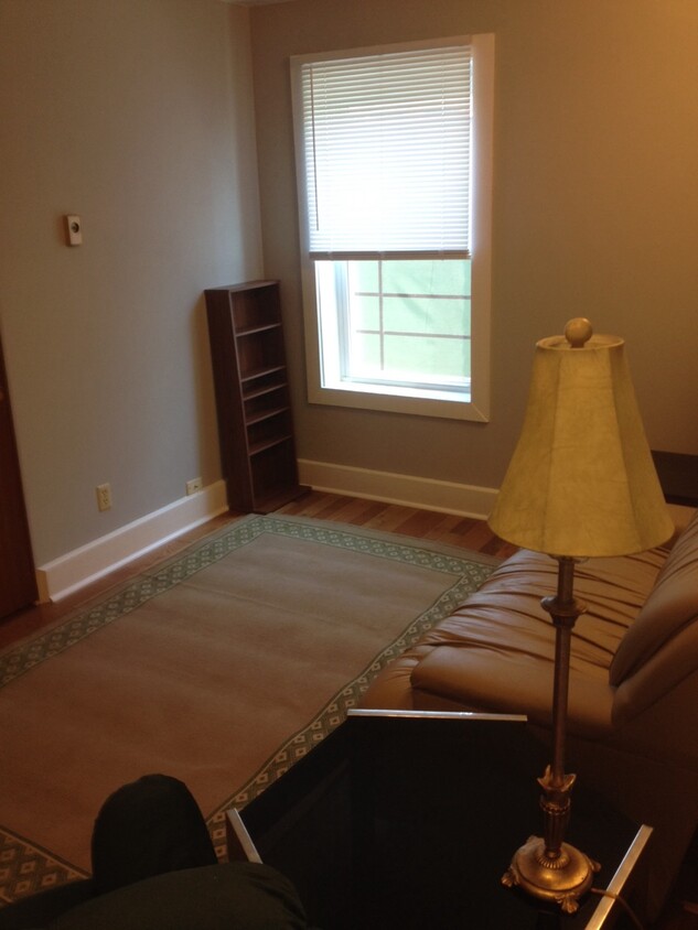 Living room - 935 Washington Ave