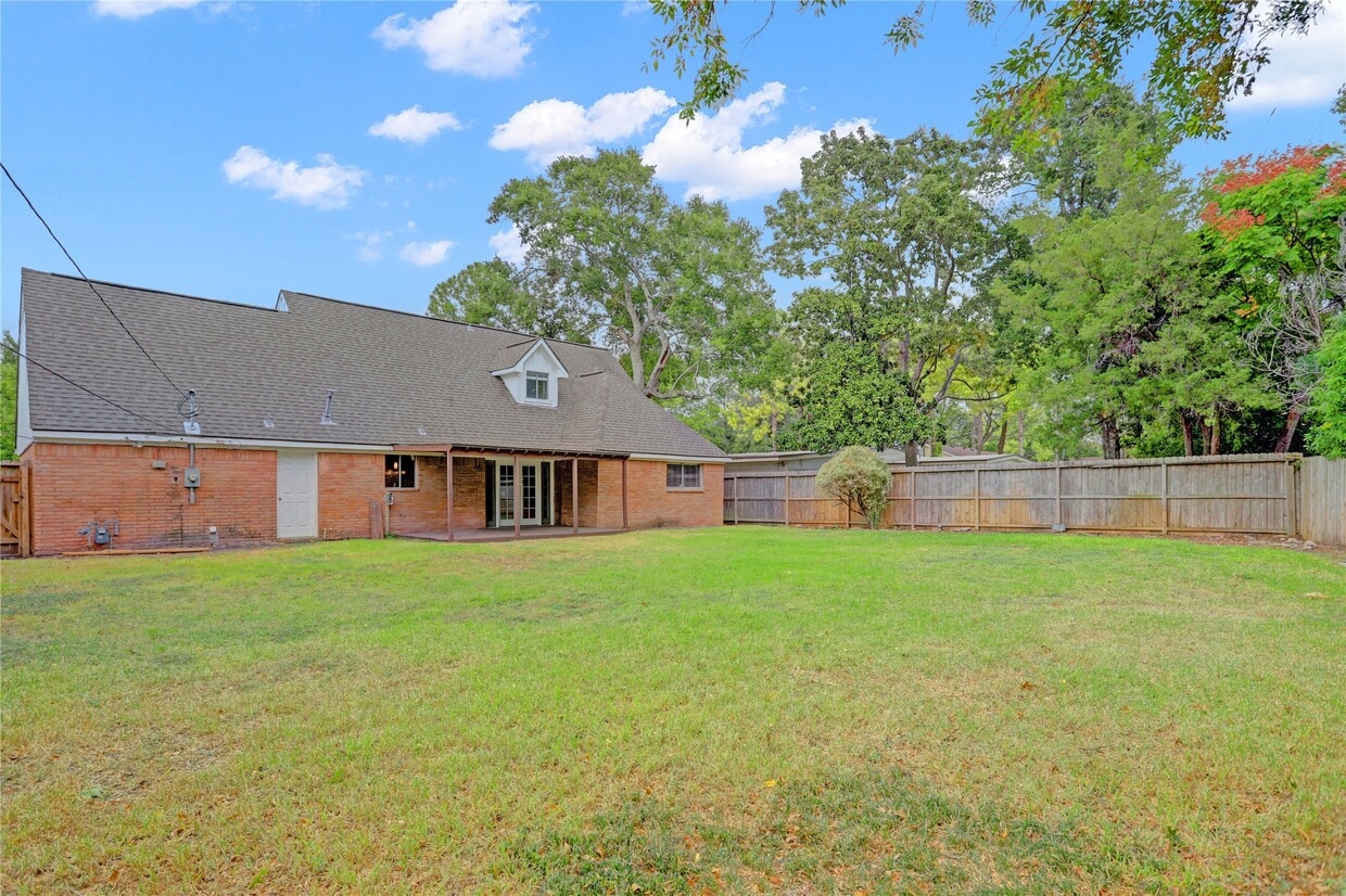 Building Photo - 9631 Fairdale Ln