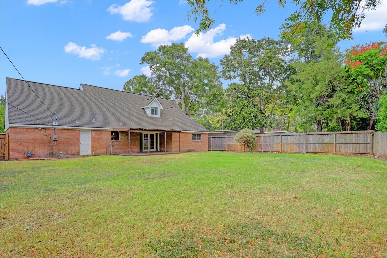 Foto del edificio - 9631 Fairdale Ln