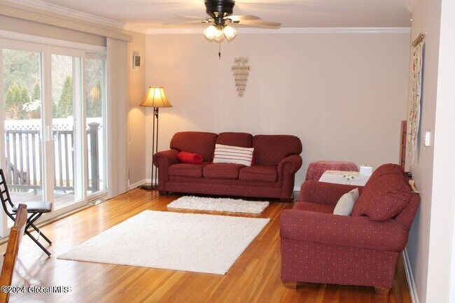 Foto del edificio - 535 Dawson Rd
