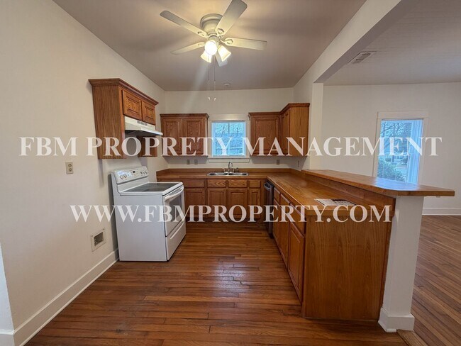 Foto del edificio - 310 E Parks Ave