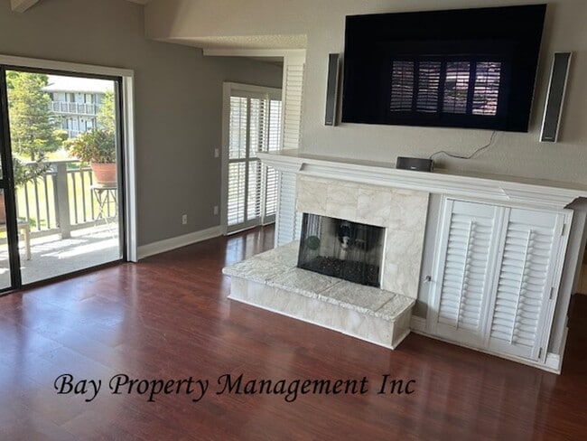 Foto del edificio - Premier Sherwood Lakes Location – Upstairs End Unit with Stunning Lake & Mountain Views