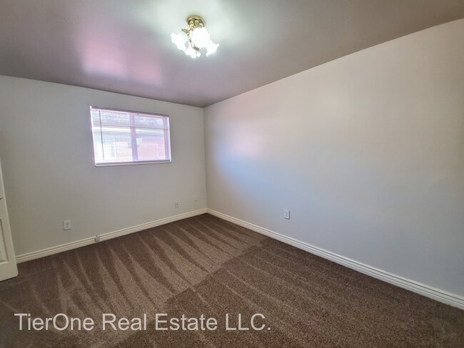 Building Photo - 2886 S 200 E