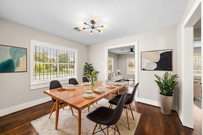 Foto del edificio - 5519 Chapman St
