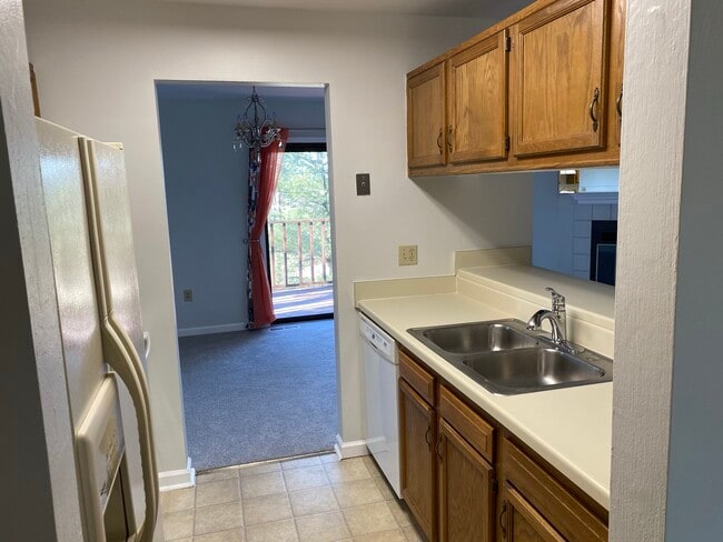 Building Photo - 3355 Forest Ct