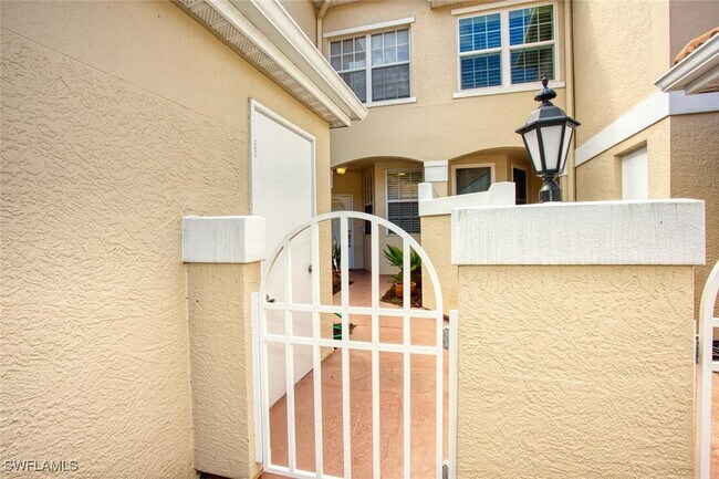 Building Photo - 8365 Excalibur Cir