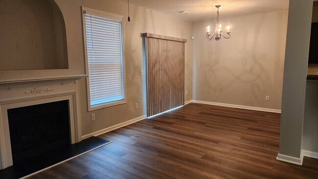 Foto del edificio - 897 Ivydale Ln