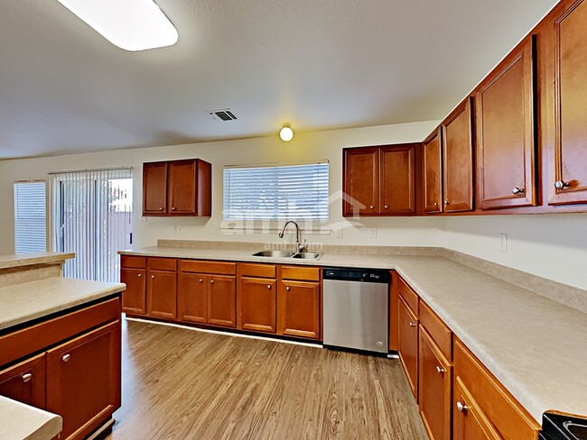 Building Photo - 742 Pinafore St