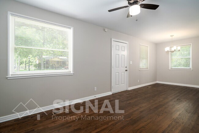 Building Photo - 3038 Highland Dr