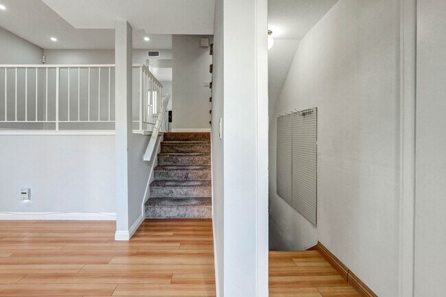 Foto del edificio - 19355 Sherman Way