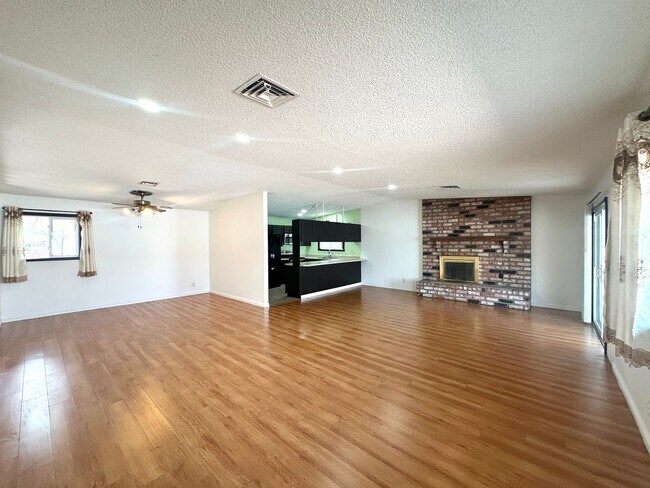 Foto del edificio - Spring Valley