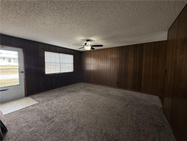 Building Photo - 104 Connie Ave