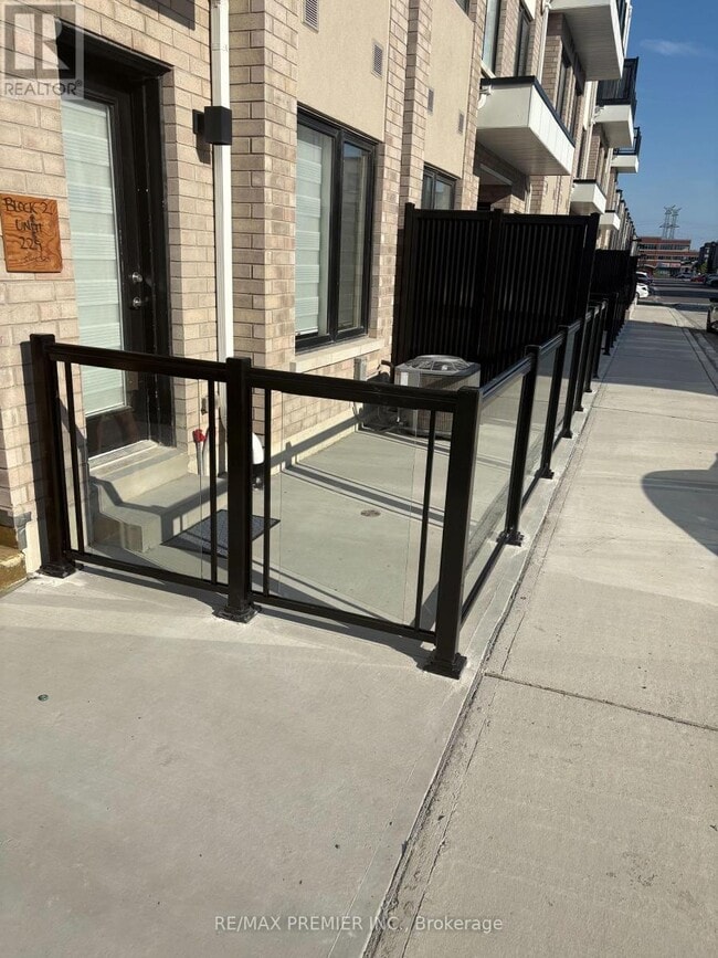 Building Photo - 1695 Dersan St