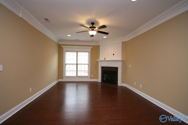 Building Photo - 231 Grove Village Way