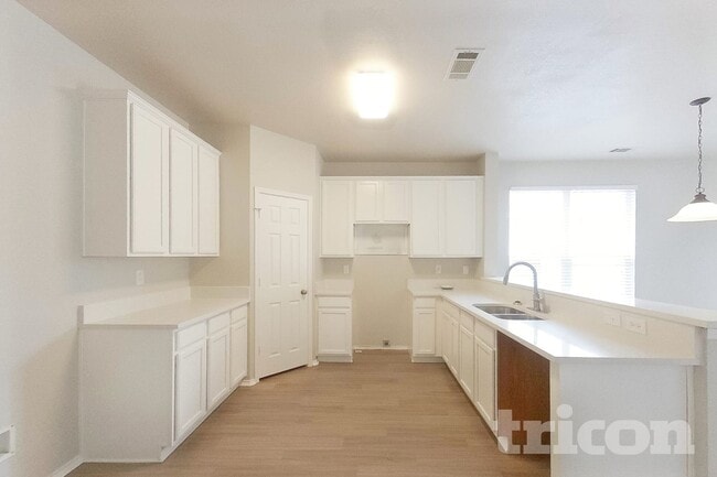 Building Photo - 13124 Settlers Trail