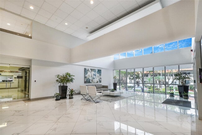 Building Photo - 531 N Ocean Blvd