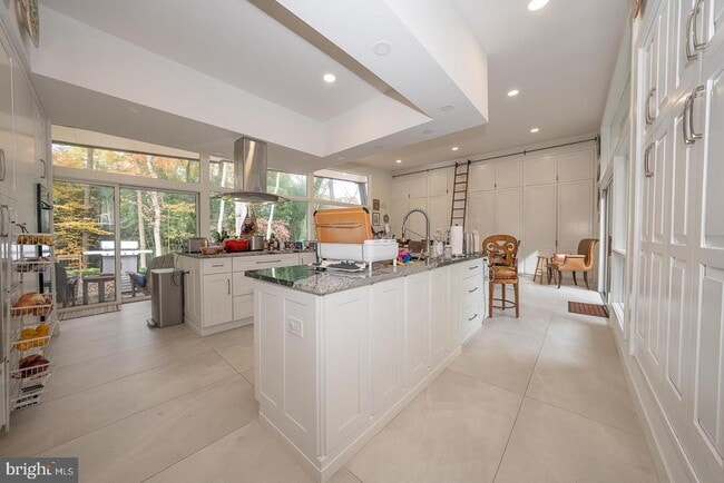 Building Photo - 39 Fairview Rd