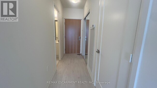 Photo du bâtiment - 8960-8960 Jane St