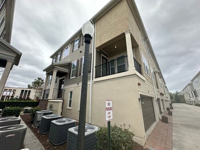 Foto del edificio - Stunning Three-Story Townhome, Located in the Heart of Altamonte Springs!