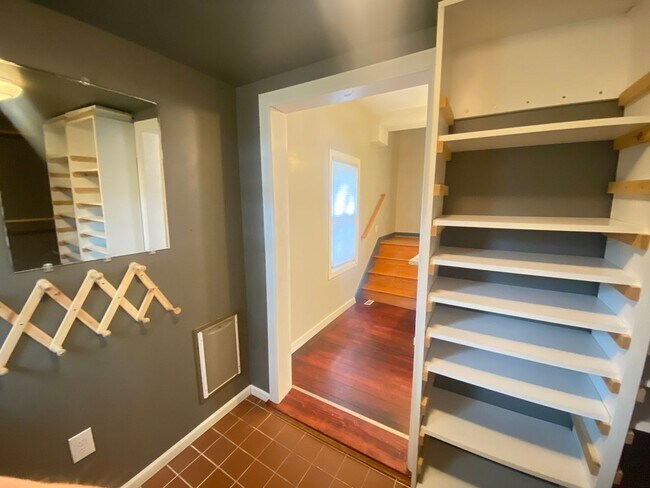 Foto del edificio - 1405 3rd Ave NW