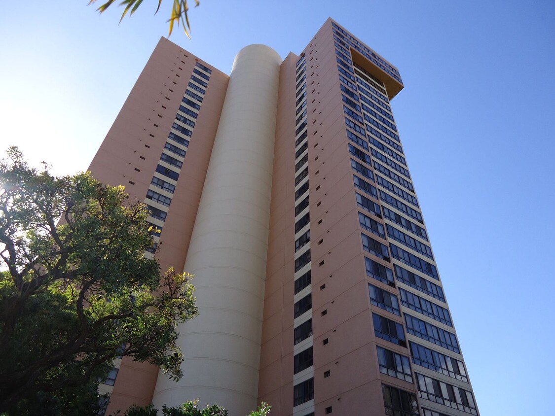 Foto principal - Hi Floor 2 Bedroom, 1 Bath, with 2 Parking...