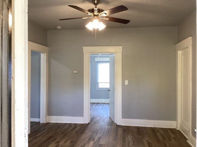 Building Photo - 1532 N. Safford Ave Fresno, CA 93728