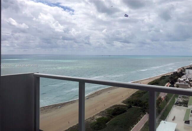 Foto del edificio - 5701 Collins Ave