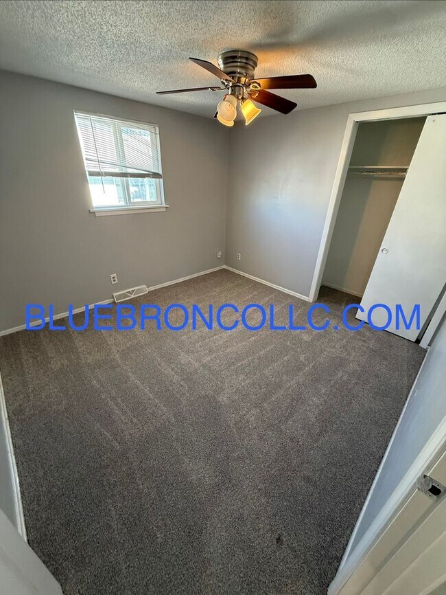 Foto del edificio - 4100-4102 NE 43rd Terrace